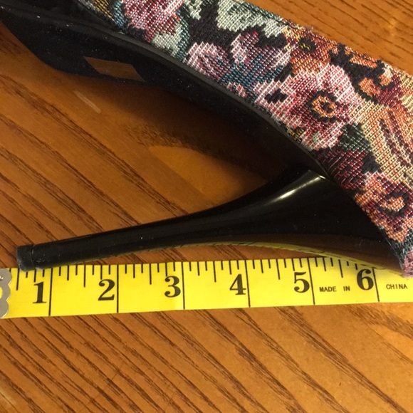 Shoes - Picture 7 of 8